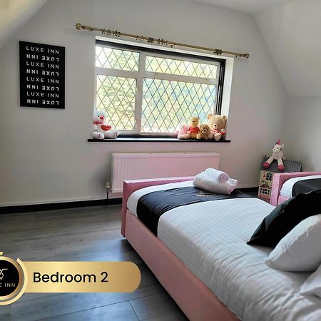 4 Bedroom House, Heathrow Airport, Luxe Inn Colnbrook Esterno foto