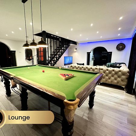 4 Bedroom House, Heathrow Airport, Luxe Inn Colnbrook Esterno foto