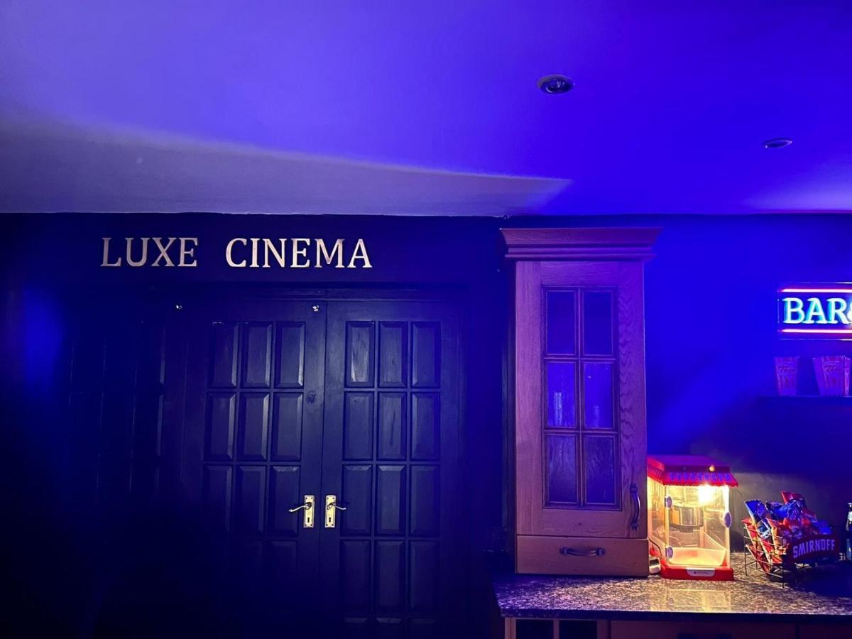 4 Bedroom House, Heathrow Airport, Luxe Inn Colnbrook Esterno foto