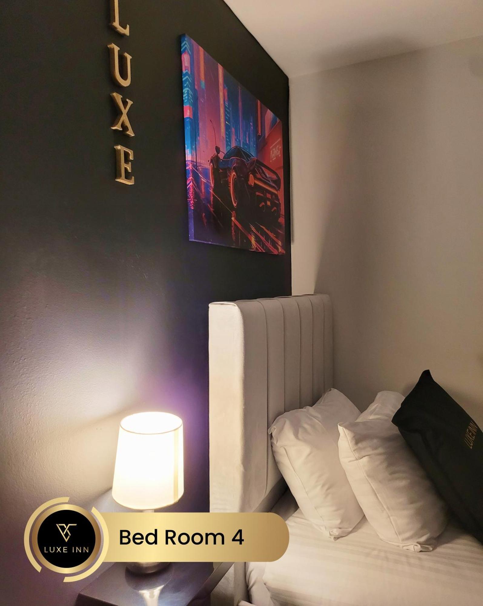 4 Bedroom House, Heathrow Airport, Luxe Inn Colnbrook Esterno foto