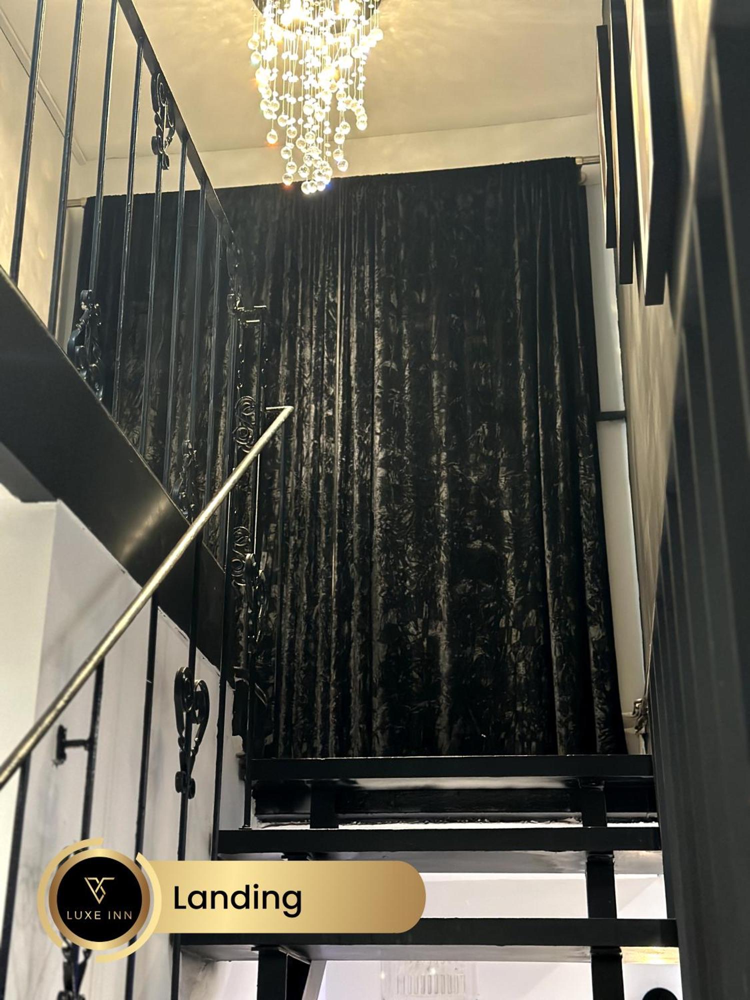 4 Bedroom House, Heathrow Airport, Luxe Inn Colnbrook Esterno foto