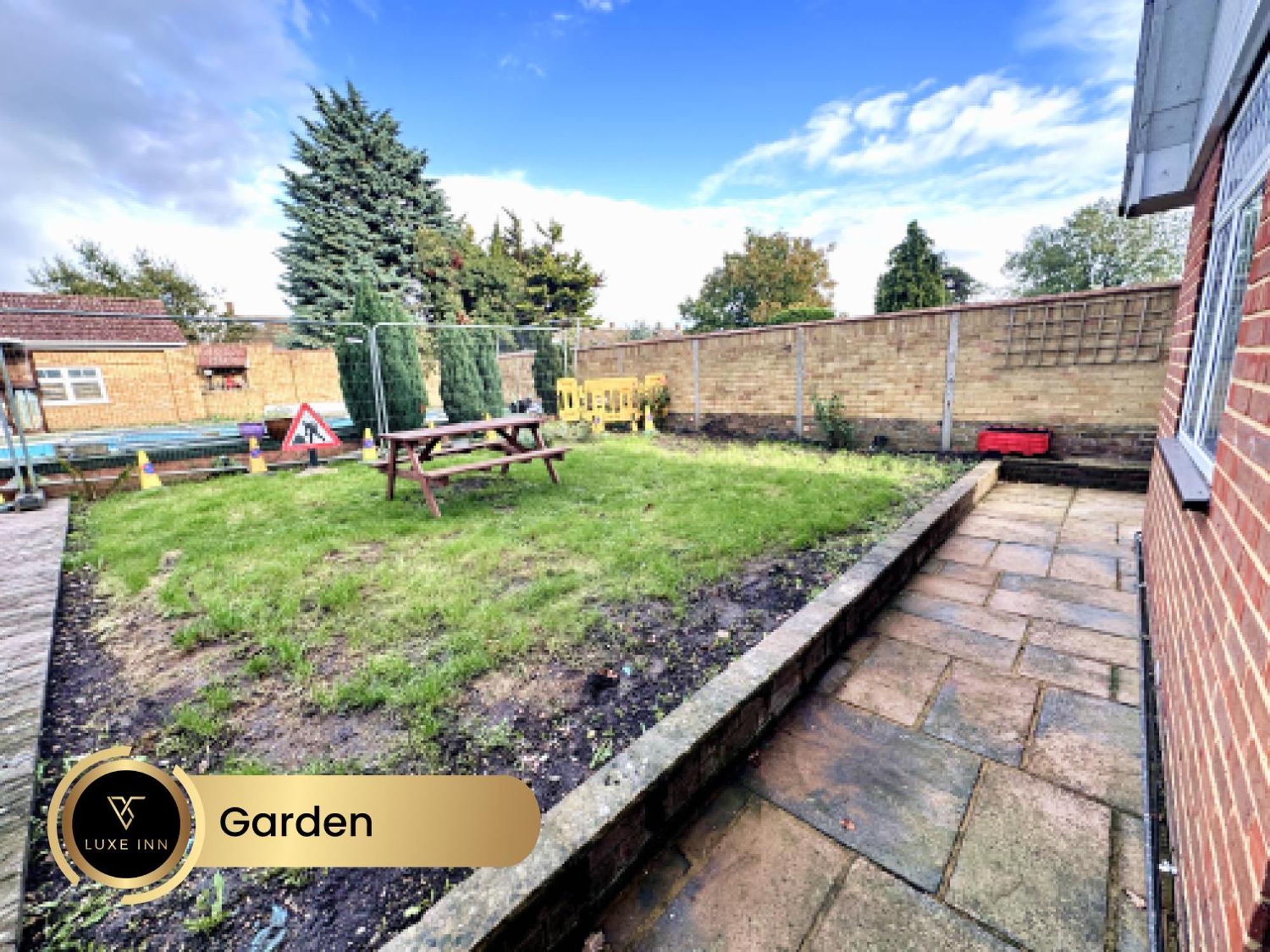 4 Bedroom House, Heathrow Airport, Luxe Inn Colnbrook Esterno foto