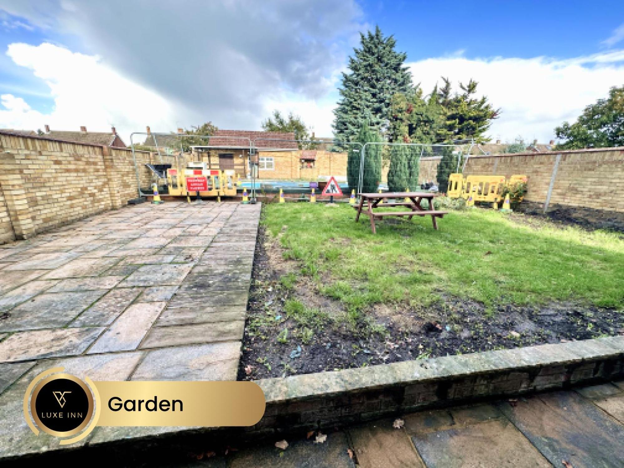 4 Bedroom House, Heathrow Airport, Luxe Inn Colnbrook Esterno foto