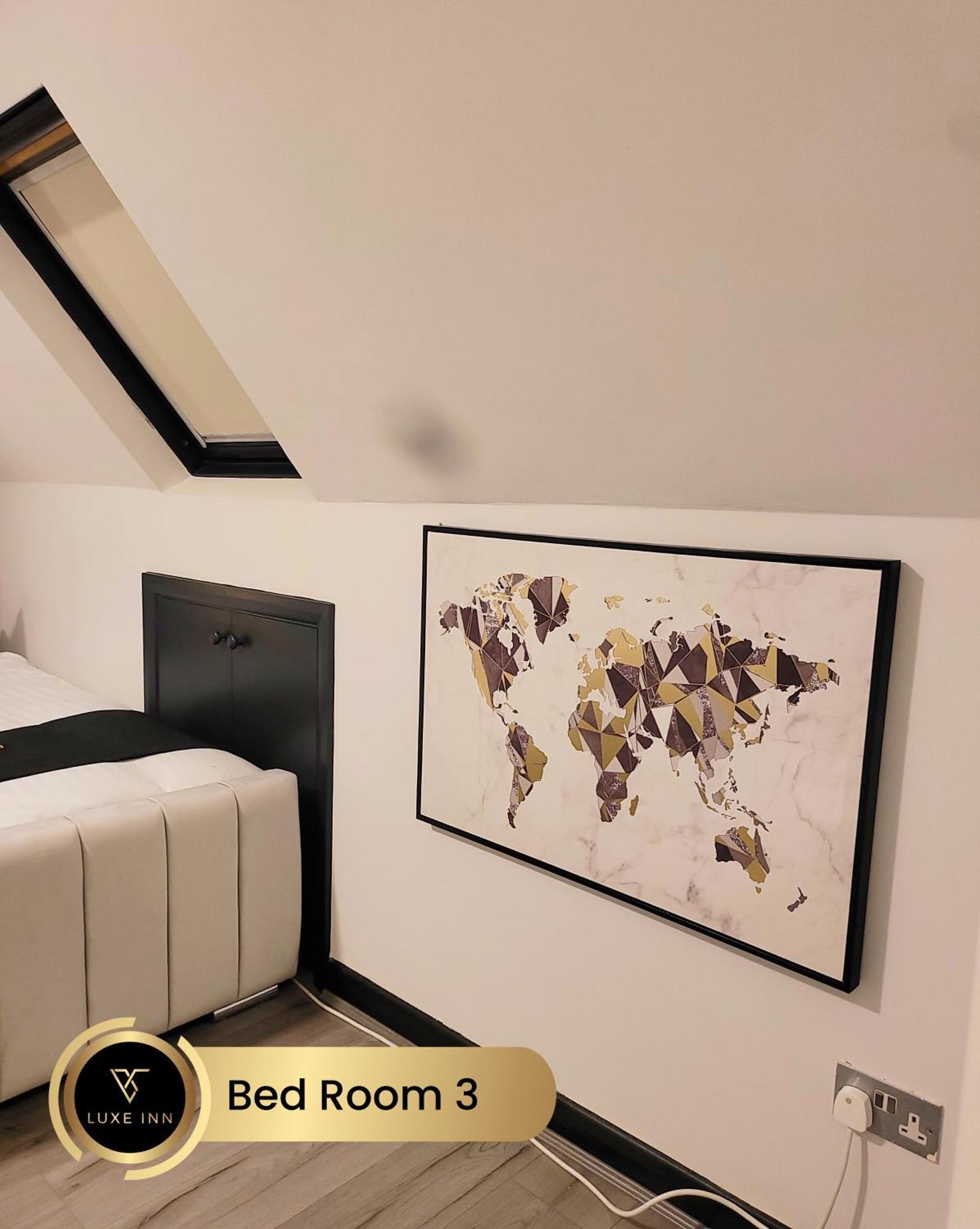 4 Bedroom House, Heathrow Airport, Luxe Inn Colnbrook Esterno foto