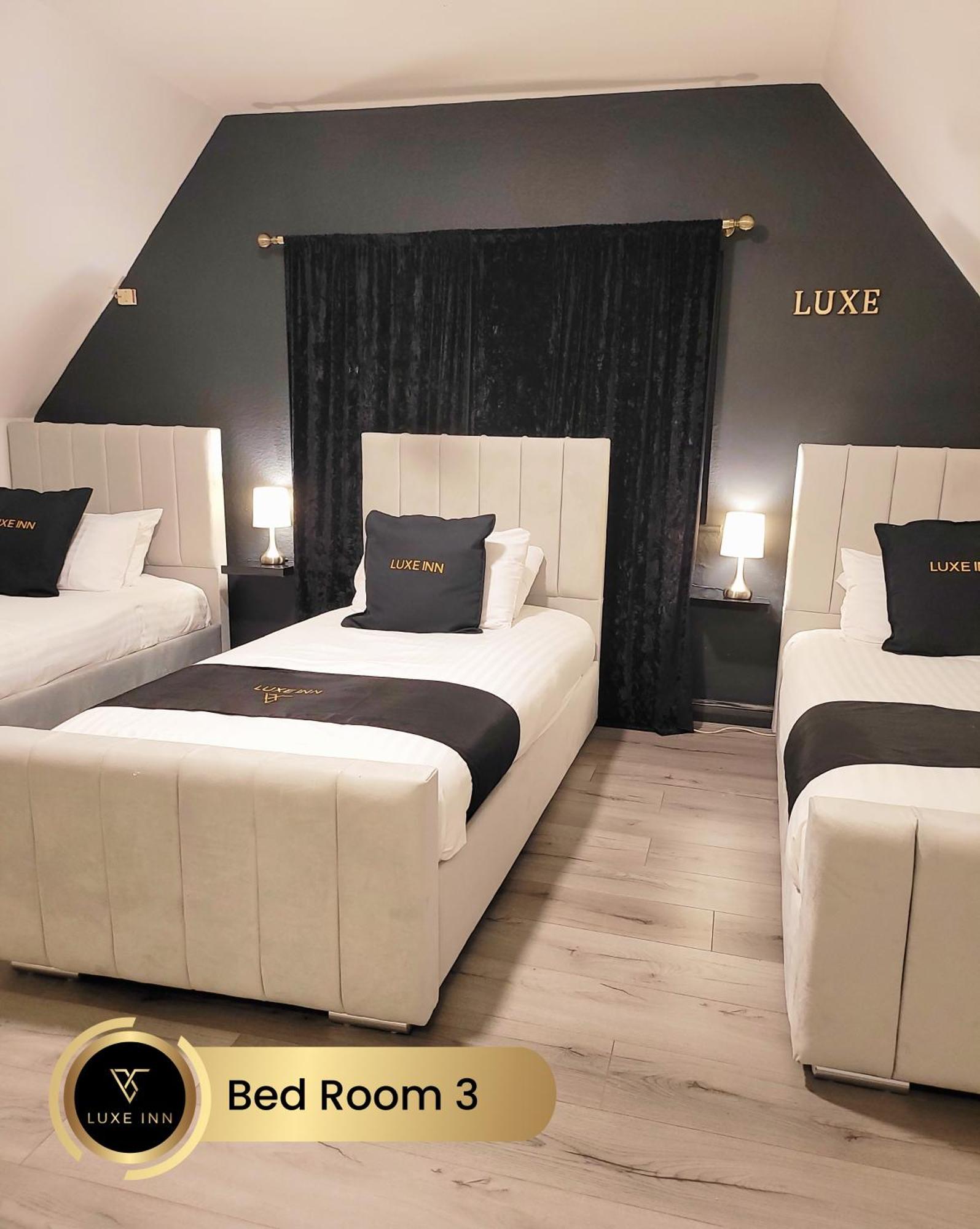 4 Bedroom House, Heathrow Airport, Luxe Inn Colnbrook Esterno foto