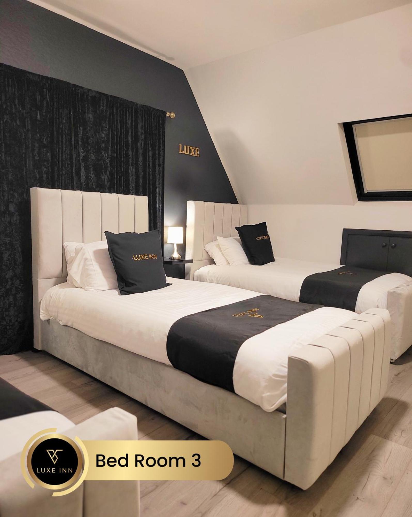 4 Bedroom House, Heathrow Airport, Luxe Inn Colnbrook Esterno foto