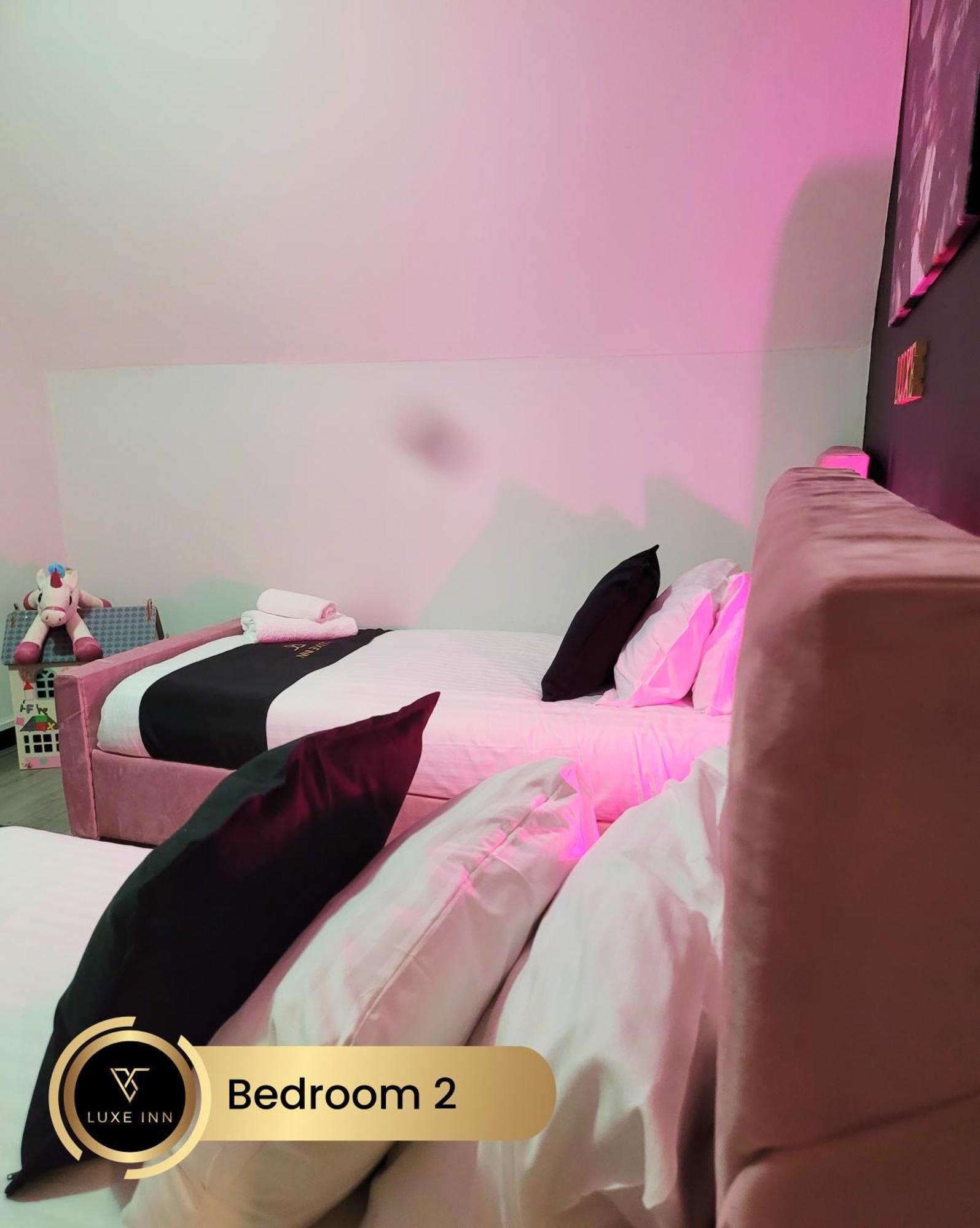 4 Bedroom House, Heathrow Airport, Luxe Inn Colnbrook Esterno foto
