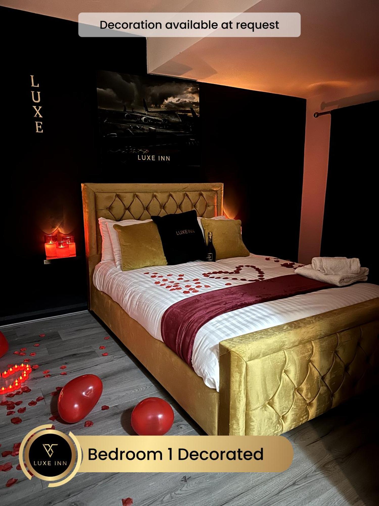 4 Bedroom House, Heathrow Airport, Luxe Inn Colnbrook Esterno foto
