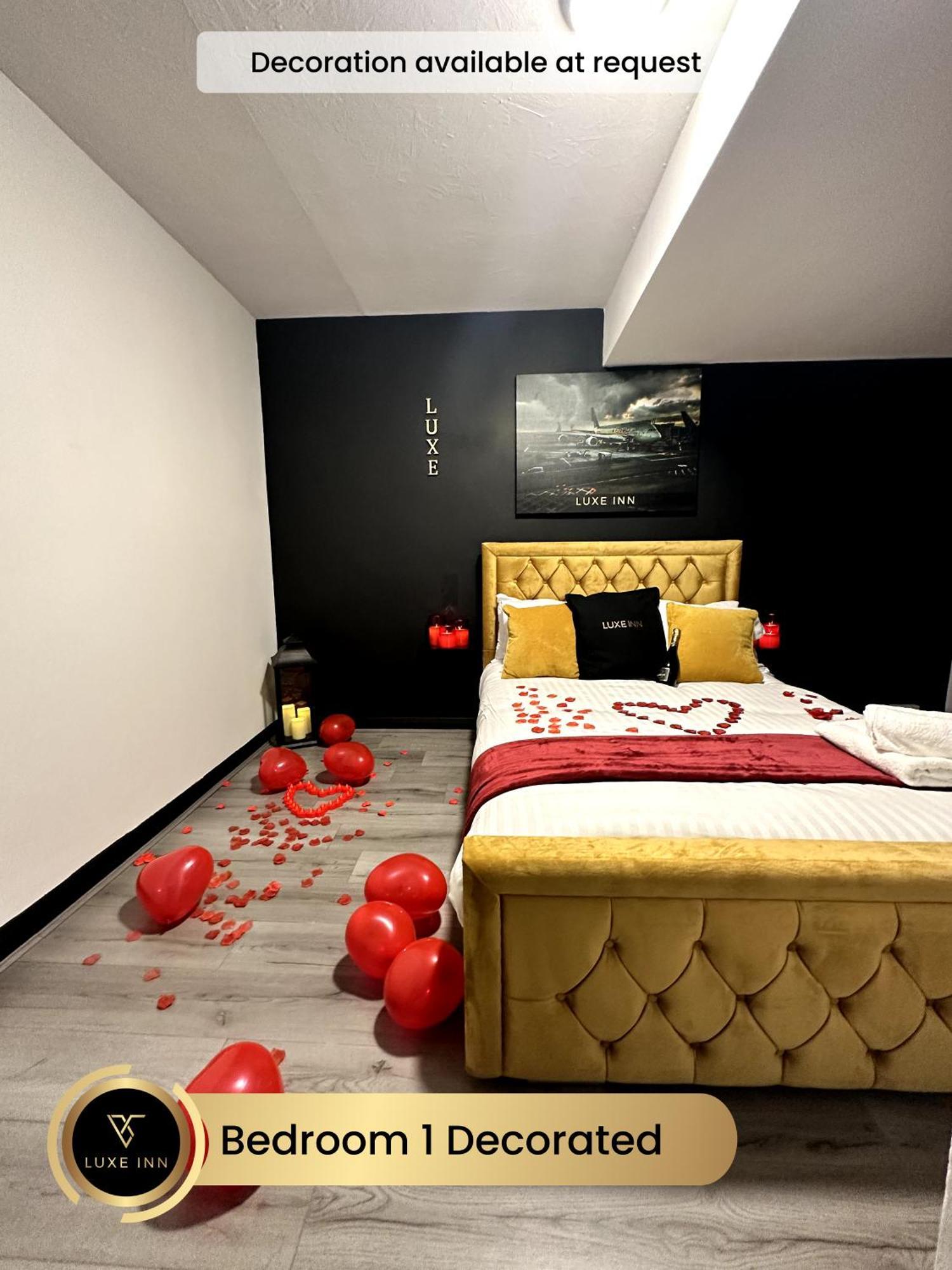 4 Bedroom House, Heathrow Airport, Luxe Inn Colnbrook Esterno foto