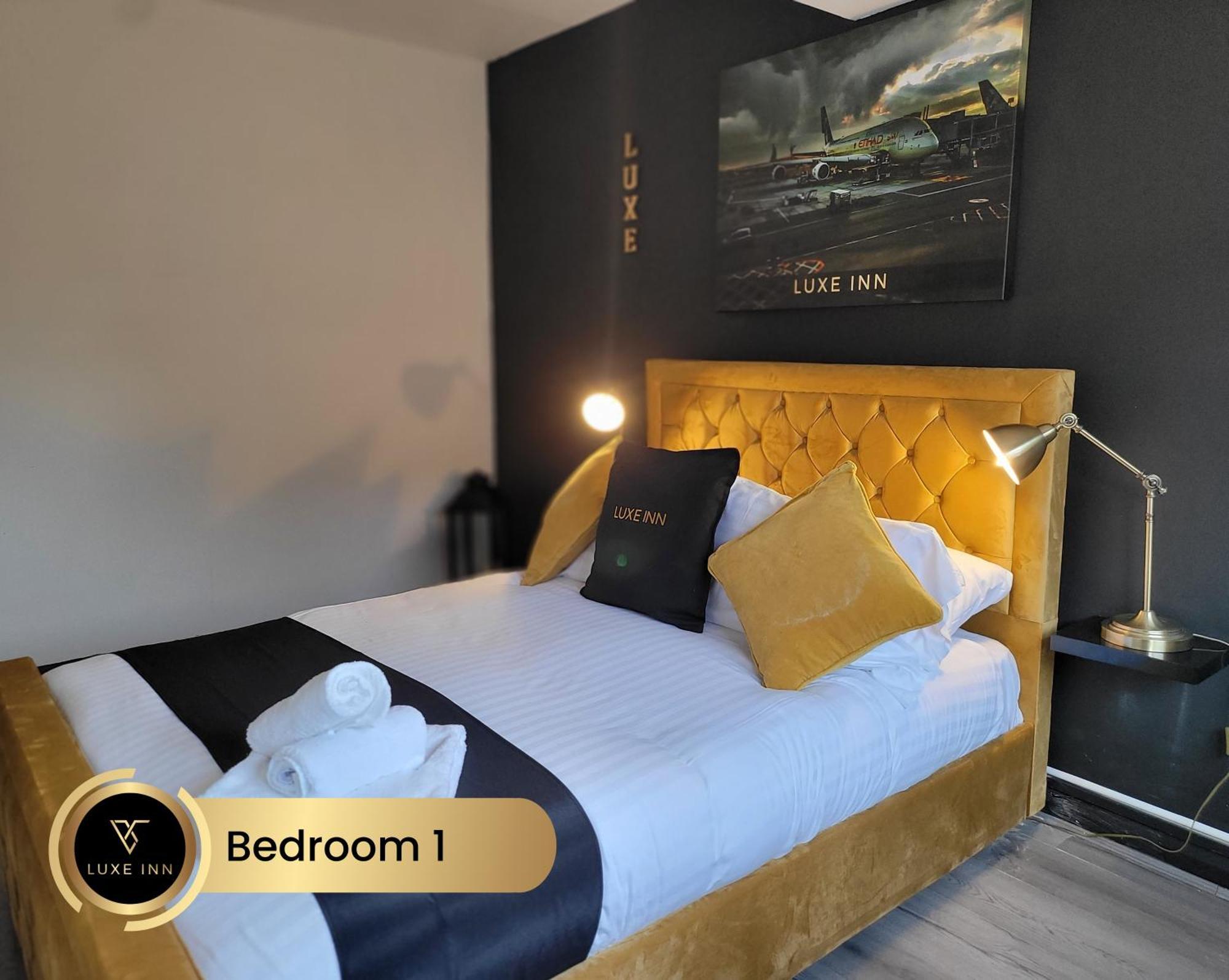 4 Bedroom House, Heathrow Airport, Luxe Inn Colnbrook Esterno foto