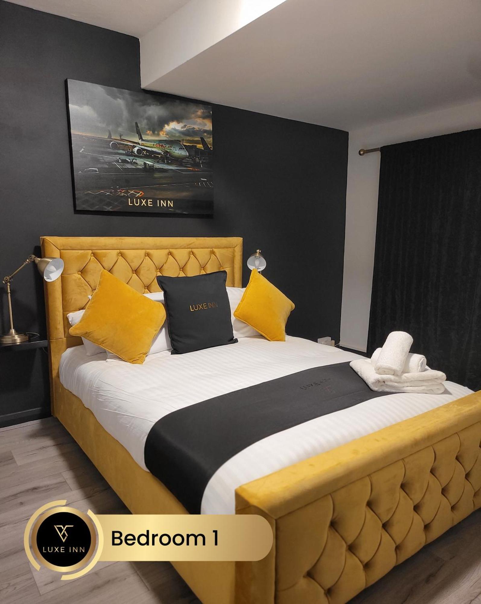 4 Bedroom House, Heathrow Airport, Luxe Inn Colnbrook Esterno foto