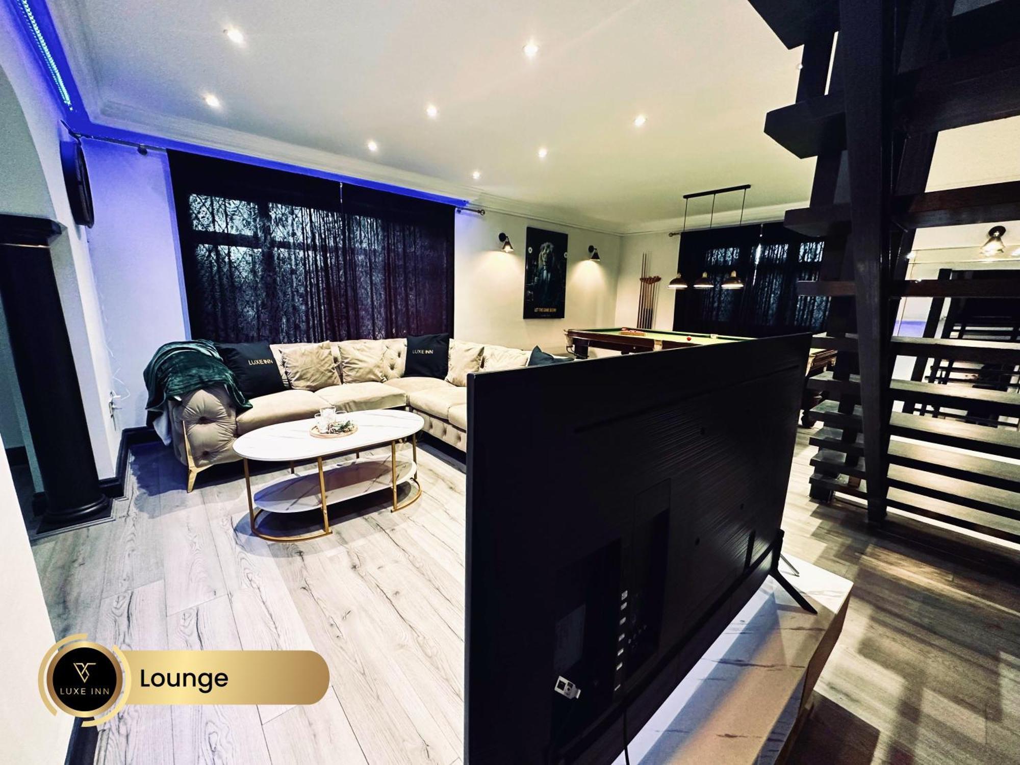 4 Bedroom House, Heathrow Airport, Luxe Inn Colnbrook Esterno foto