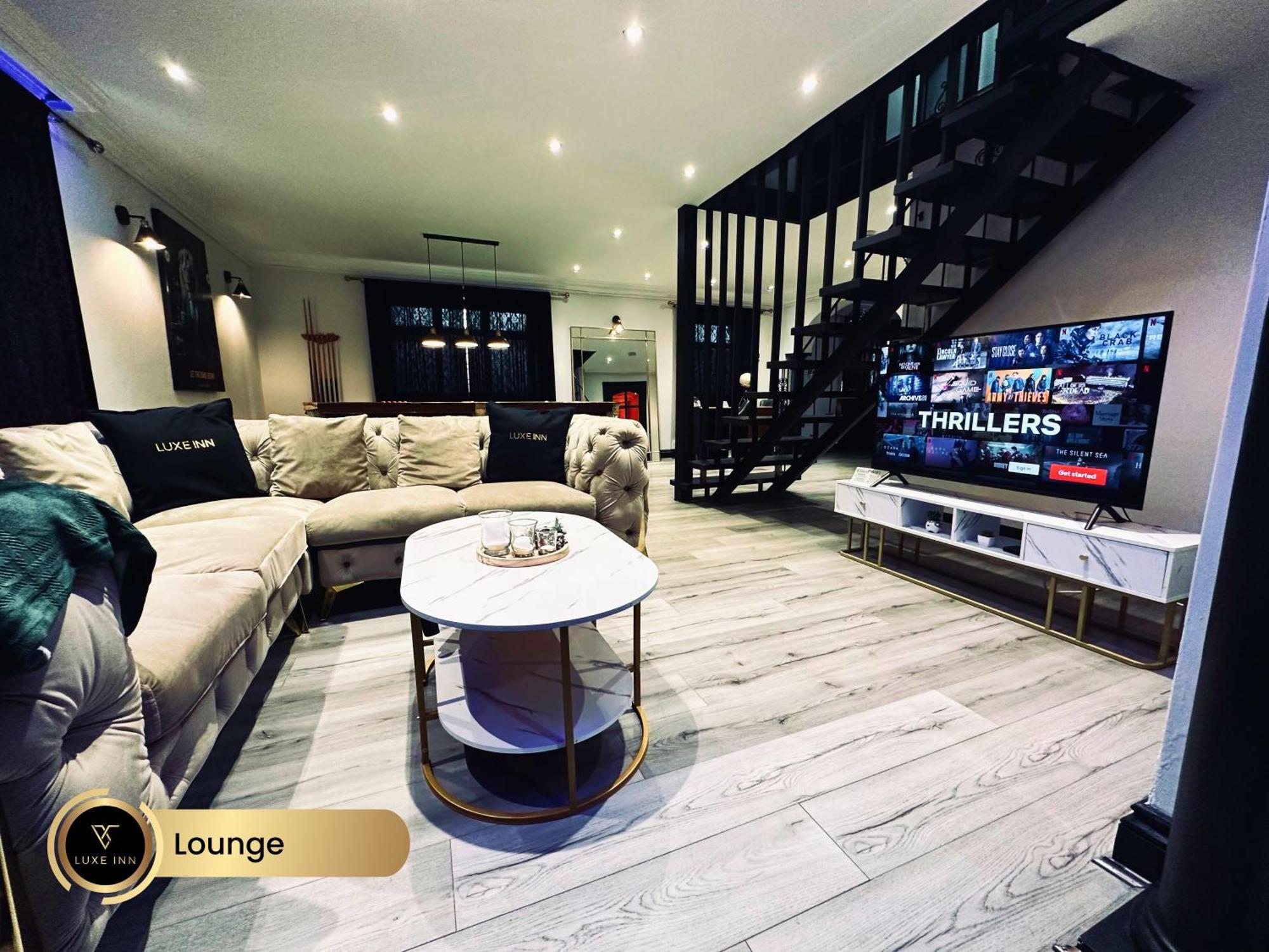 4 Bedroom House, Heathrow Airport, Luxe Inn Colnbrook Esterno foto