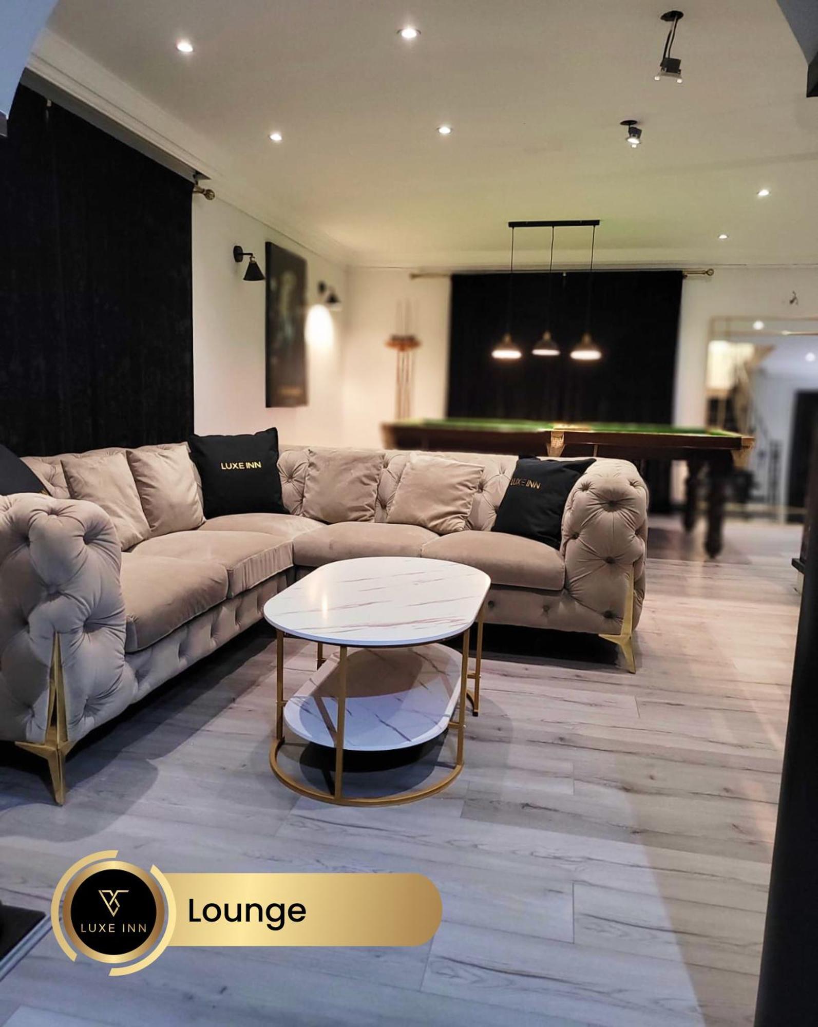 4 Bedroom House, Heathrow Airport, Luxe Inn Colnbrook Esterno foto