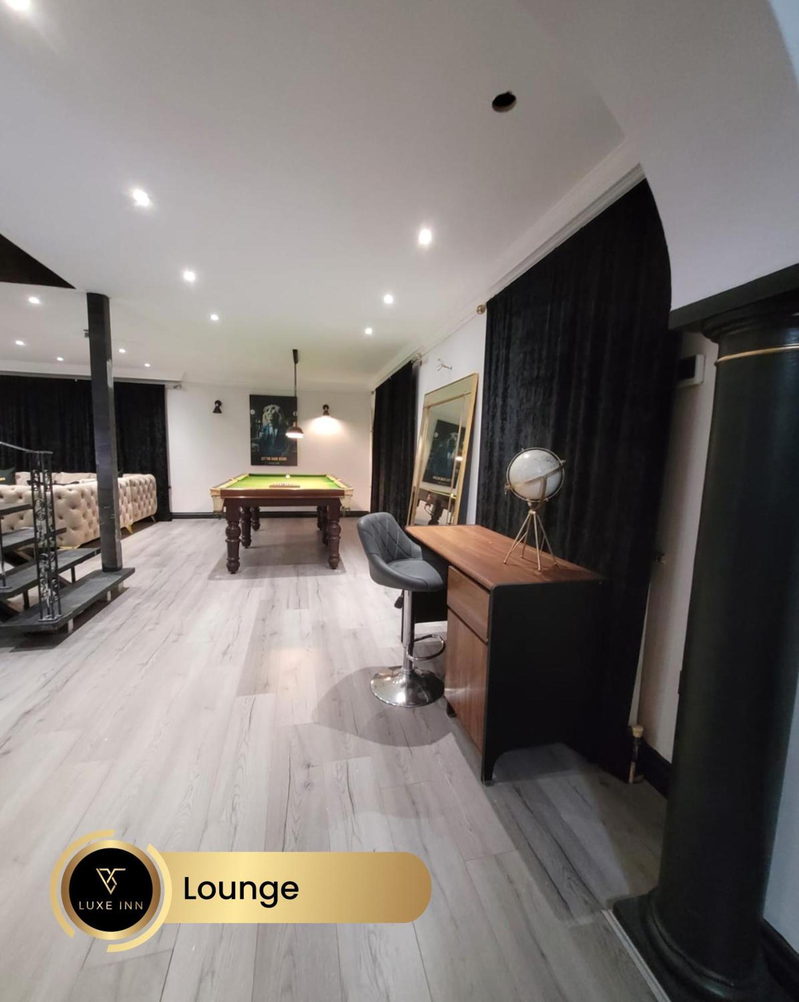 4 Bedroom House, Heathrow Airport, Luxe Inn Colnbrook Esterno foto