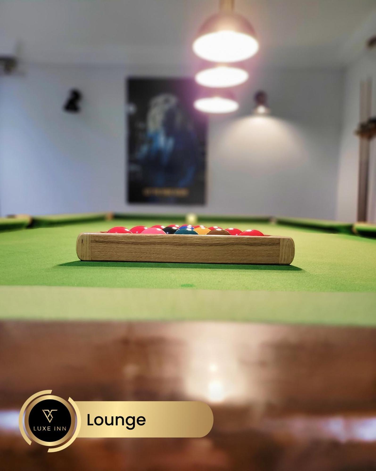 4 Bedroom House, Heathrow Airport, Luxe Inn Colnbrook Esterno foto