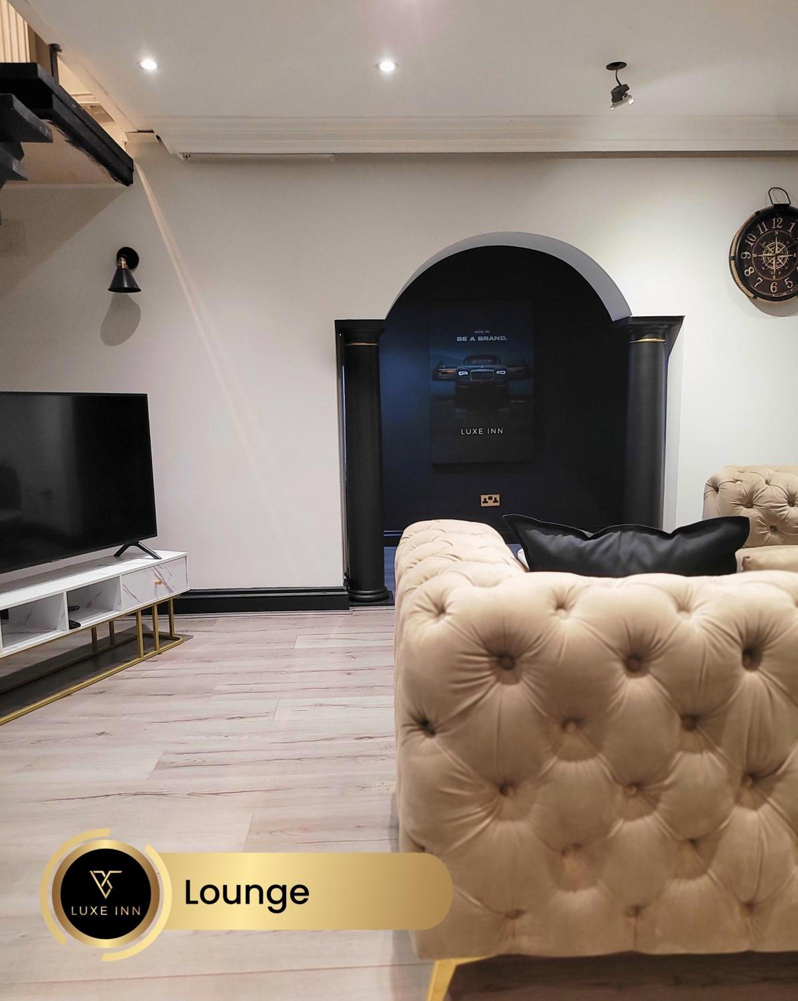 4 Bedroom House, Heathrow Airport, Luxe Inn Colnbrook Esterno foto